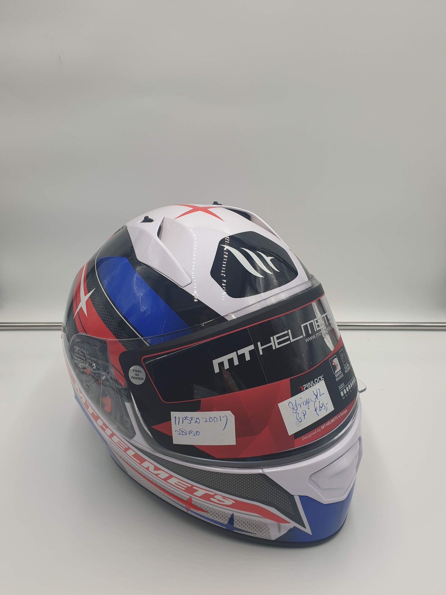 MT integraalhelm stinger GP wit/blauw/rood - Helmendiscounter.nl